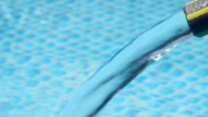 Interdiction remplir sa piscine