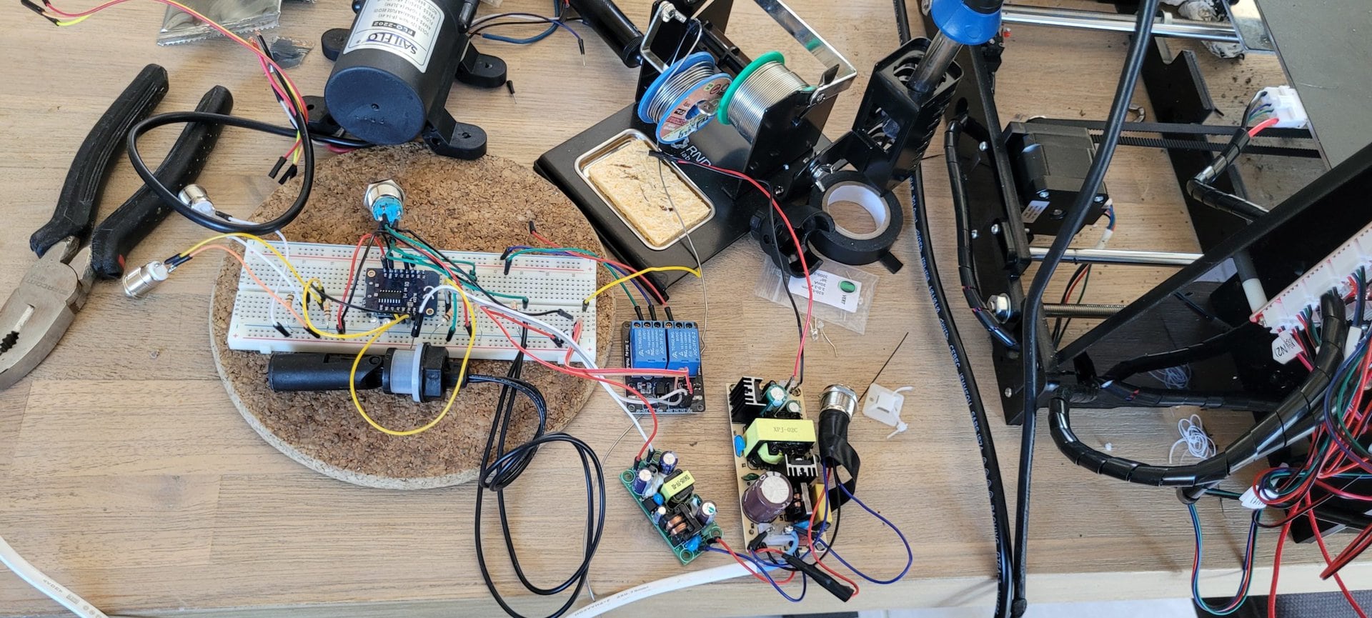 montage sur table pour le développement du boitier electronique du waterback de miarel